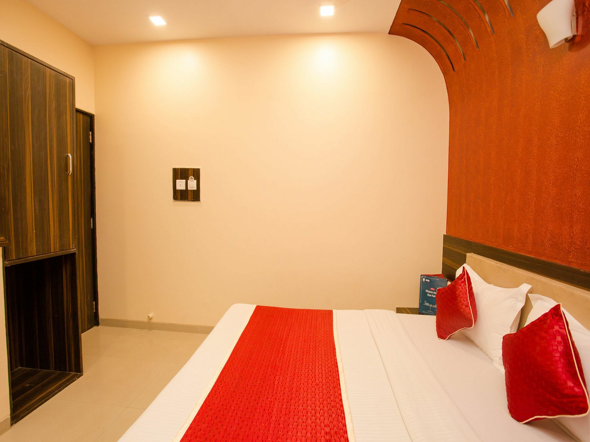 Hotel Adore Palace 뭄바이 외부 사진